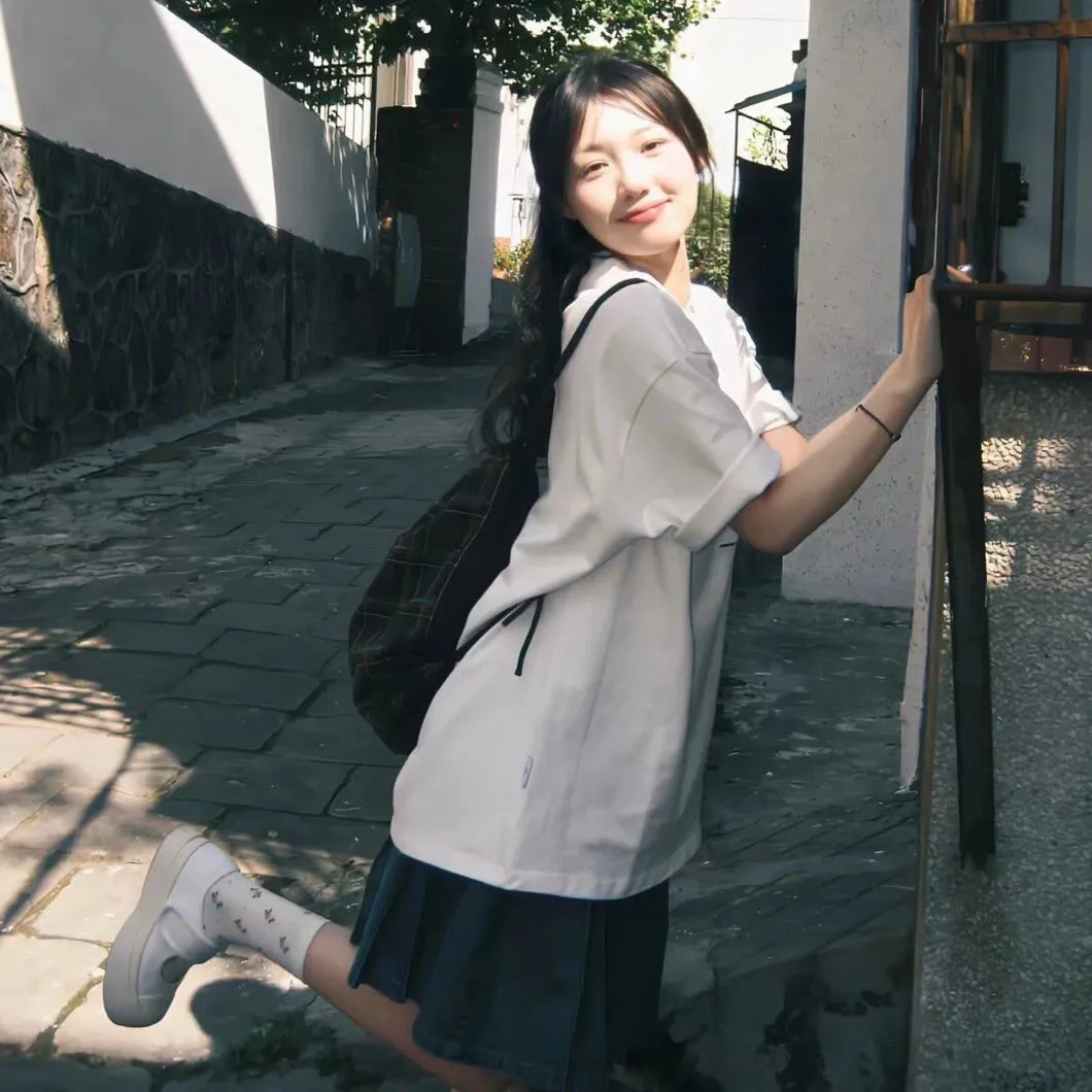 五星红旗迎风飘扬